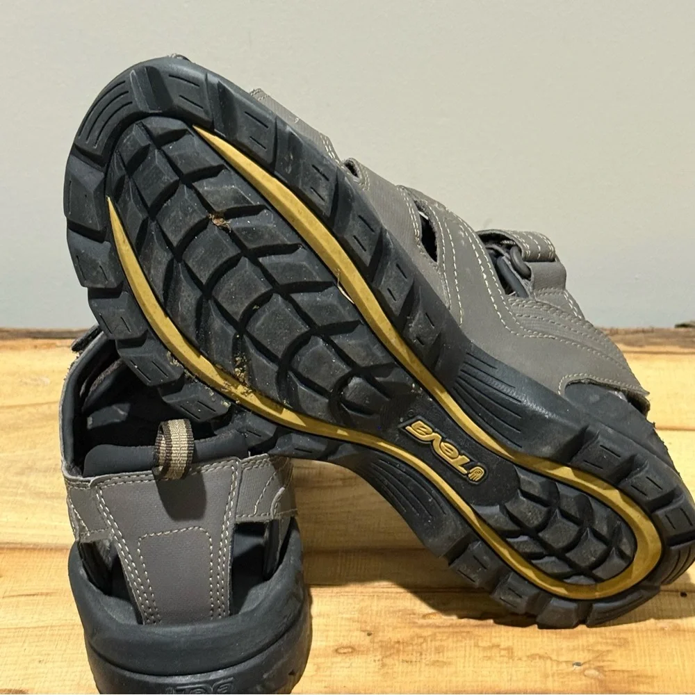 Teva Forebay Hiking Sandals Water Size 9 A35‎